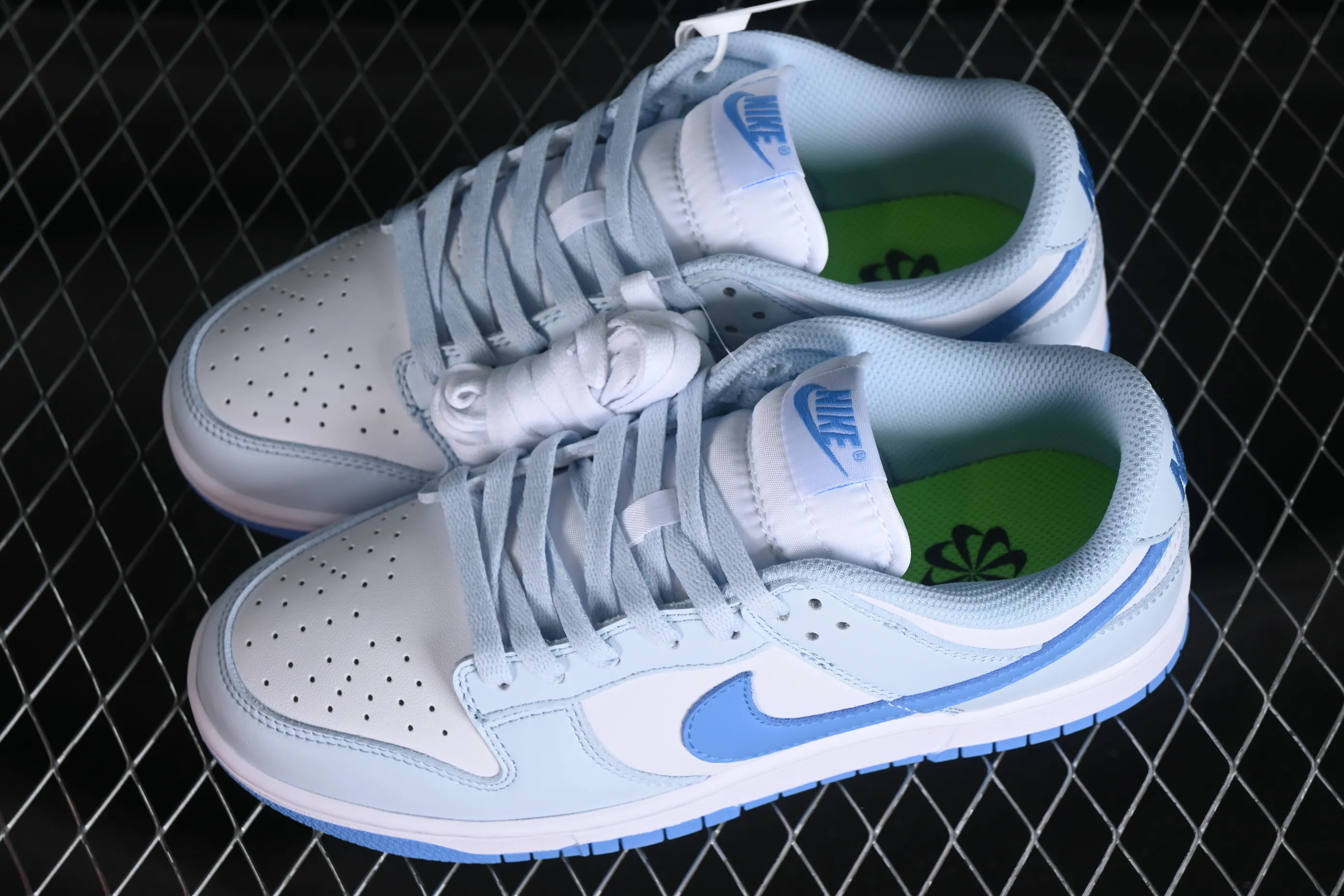 All categories Nk SB Dunk series Nk SB Dunk Low low-top sneakers F version Nk Dunk Low "Blue Tint" small fresh blue SB low-top casual sneakers DD1873-400